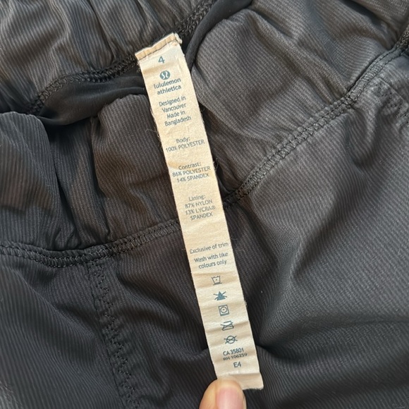 Lululemon In a Flash Multi-Layer Black Gray Laser Cut Ruffle Skirt Skort Size 4 - Picture 8 of 10